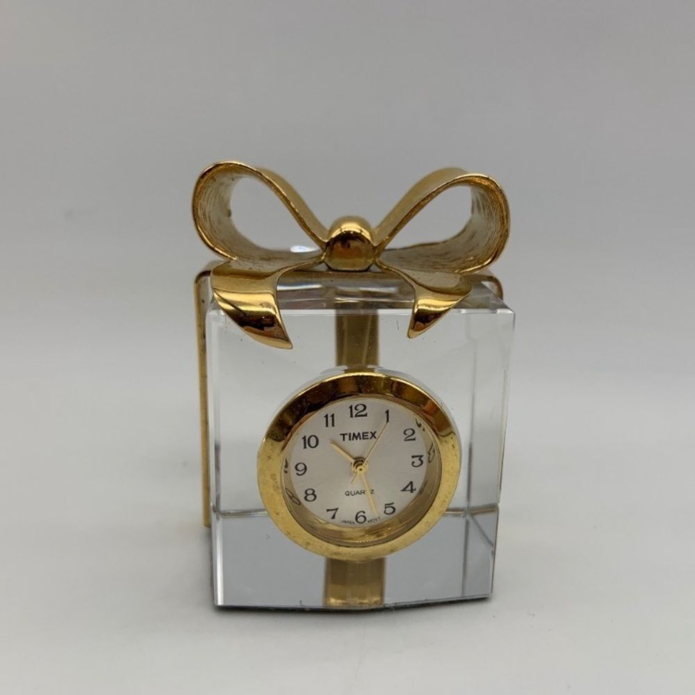 TIMEX Quartz Elegant Gold and White